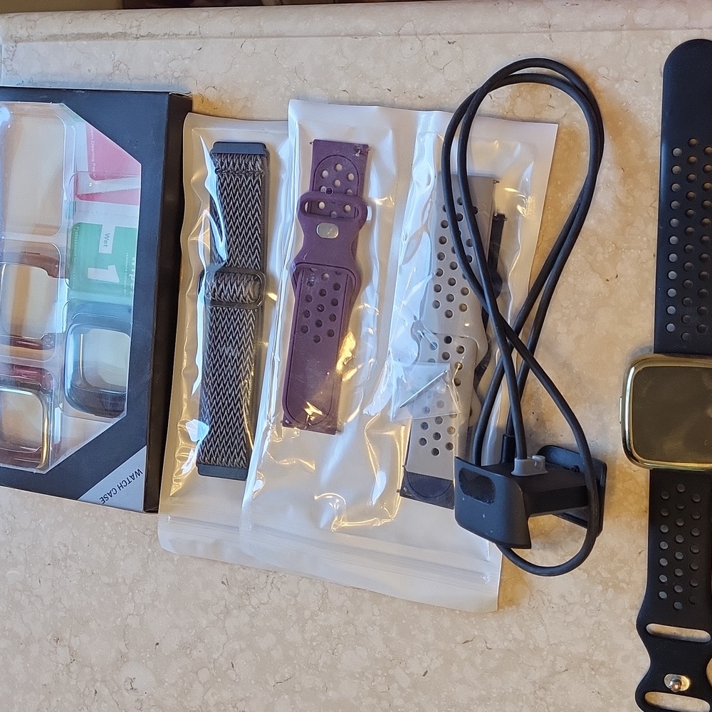 🛑FIRM!💜Fitbit Versa 2 With Accessories